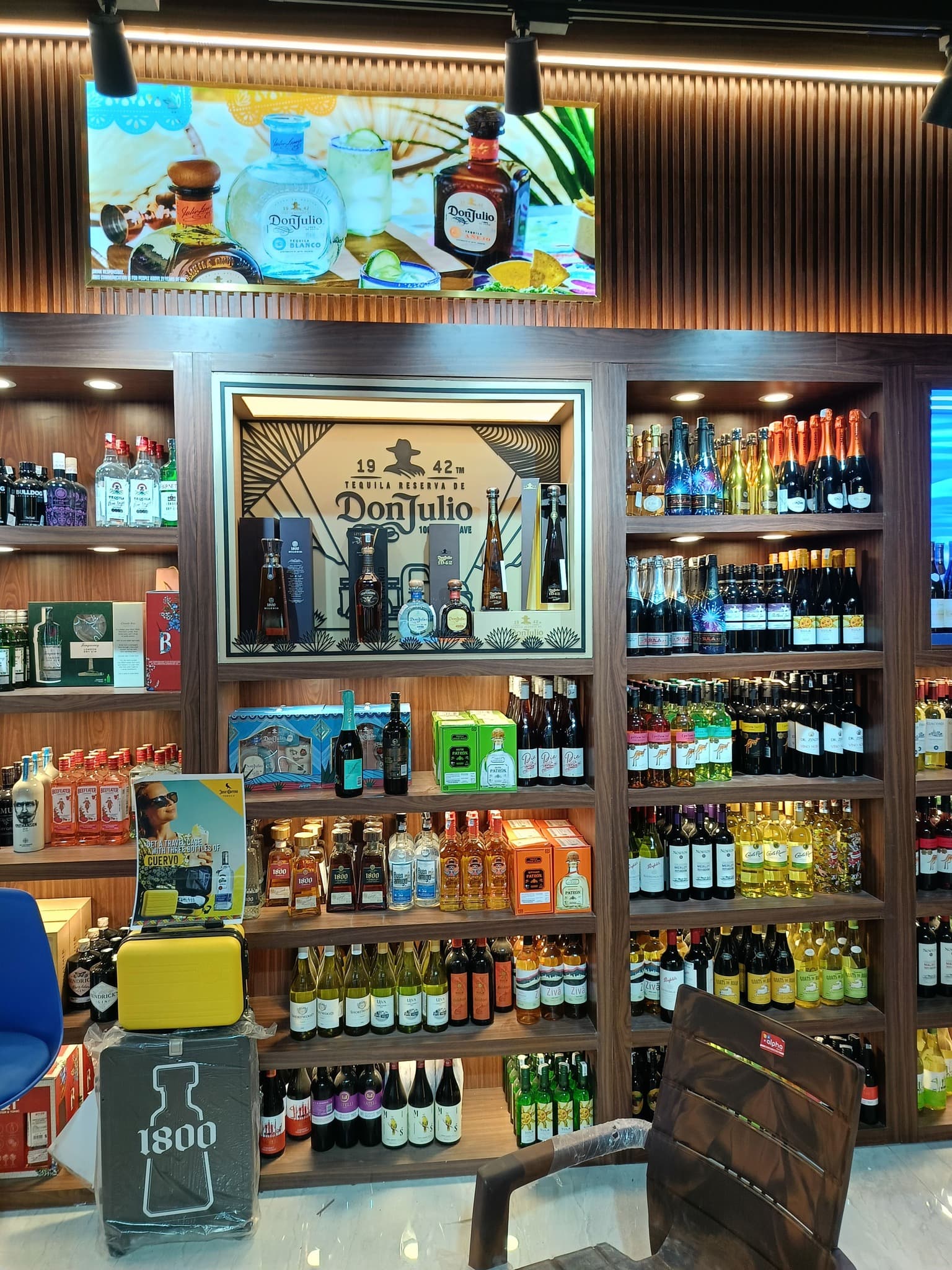 Whisky Junction premium theka in Noida Sector 18 offering whisky, wine, and beer