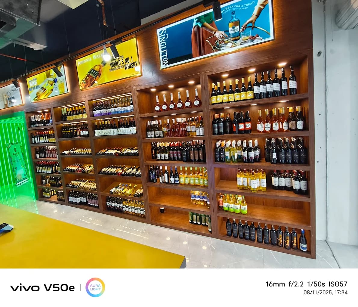 Alcohol gift hampers and premium gifting packs at Whisky Junction Noida