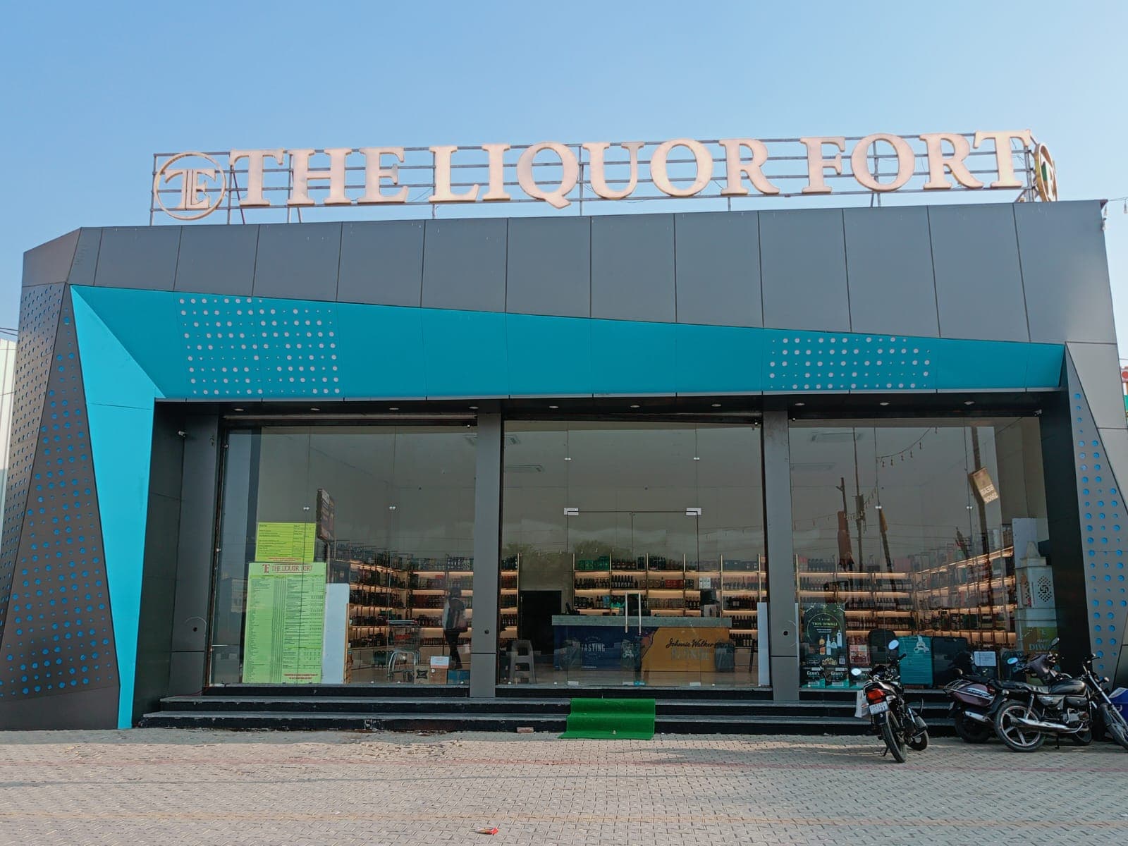 Entrance of Vina Alkohal